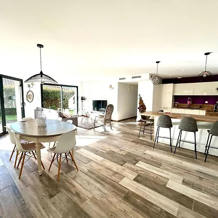 Maison Moderne Et Spacieuse - 6 Pers. - Fr-1-881-22 Villa