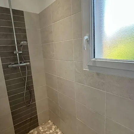 Maison Moderne Et Spacieuse - 6 Pers. - Fr-1-881-22 *